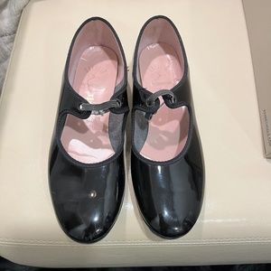 Capezio Tap Shoes - Patent Leather - Girls size 3
